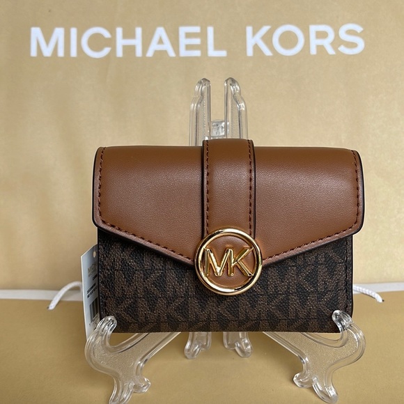 MICHAEL KORS CARMEN MEDIUM LOGO AND FAUX LEATHER WALLET BROWN - Picture 12 of 16